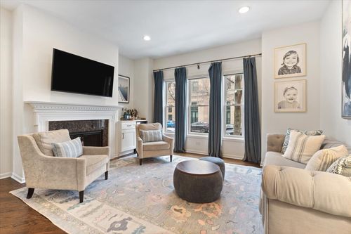 1e-1310 W Fletcher St, Chicago, IL, 60657-6482 | Card Image