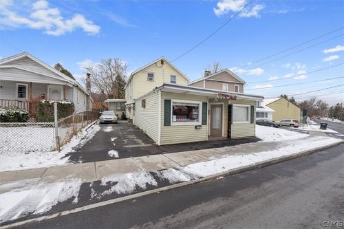 1516 Valley Dr, Syracuse, NY, 13207-2647 | Card Image