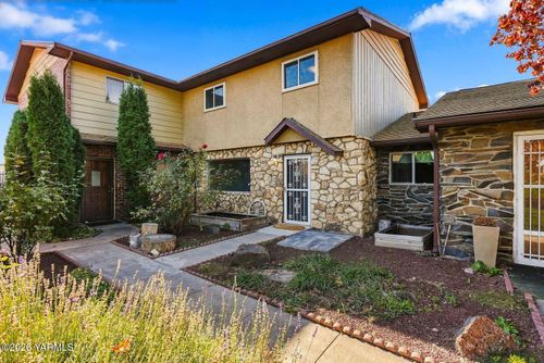 5901 Barge St, Yakima, WA, 98908-3097 | Card Image