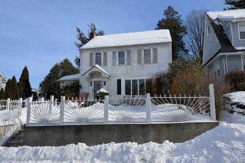 24 Mckinley Ave, White Plains, NY, 10606-1618 | Card Image