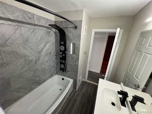 15545 Sprenger Ave, Eastpointe, MI, 48021-2921 | Card Image