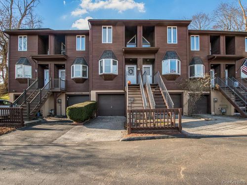 8 Davids Ln, Ossining, NY, 10562-5940 | Card Image