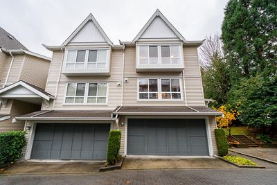 7433 Hawthorne Terr, Townhouse with 3 bedrooms, 2 bathrooms and 2 parking in Burnaby BC | Image 2