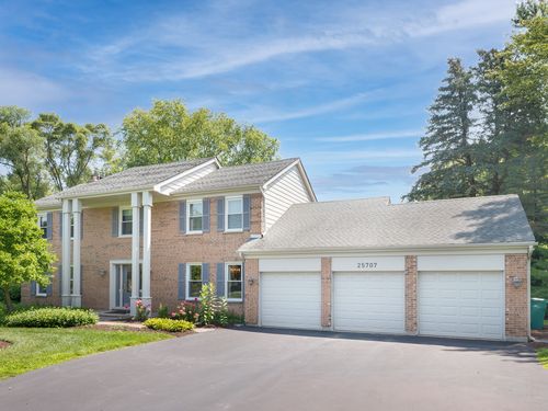 25707 N Eagle Dr, Mundelein, IL, 60060-4046 | Card Image