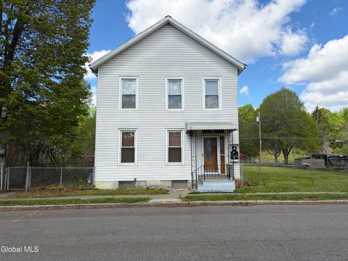82 4th St, Waterford, NY, 12188-2040 | Card Image