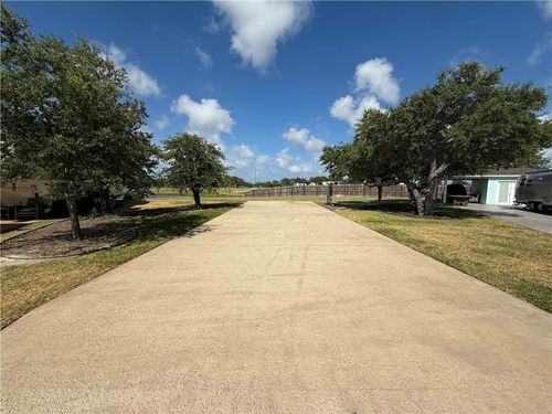 5 Augusta Cir, Aransas Pass, TX, 78336-2208 | Card Image