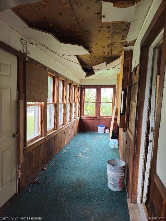 elizabeth enclosed porch.jpeg | Image 4