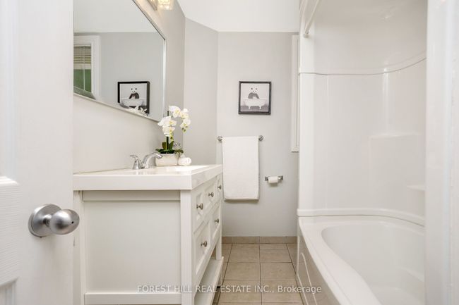 224 Brucedale Ave E, Home with 4 bedrooms, 2 bathrooms and 3 parking in Hamilton ON | Image 15