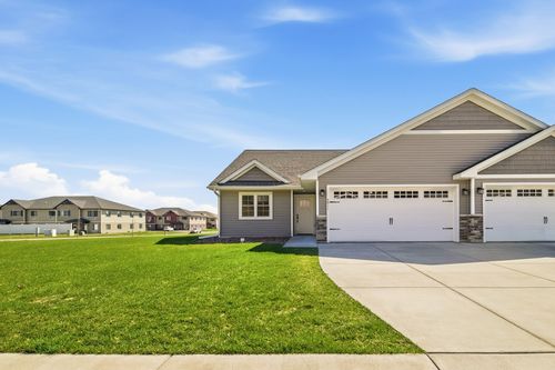 4911 Field Crest Lane, Eau Claire, WI, 54701 | Card Image