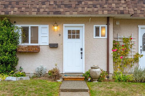 9-7675 E Saanich Rd, Saanichton, BC, V8M1L9 | Card Image