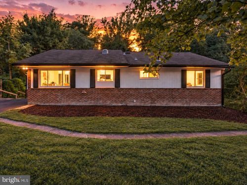 7028 Bradley Cir, ANNANDALE, VA, 22003-1801 | Card Image