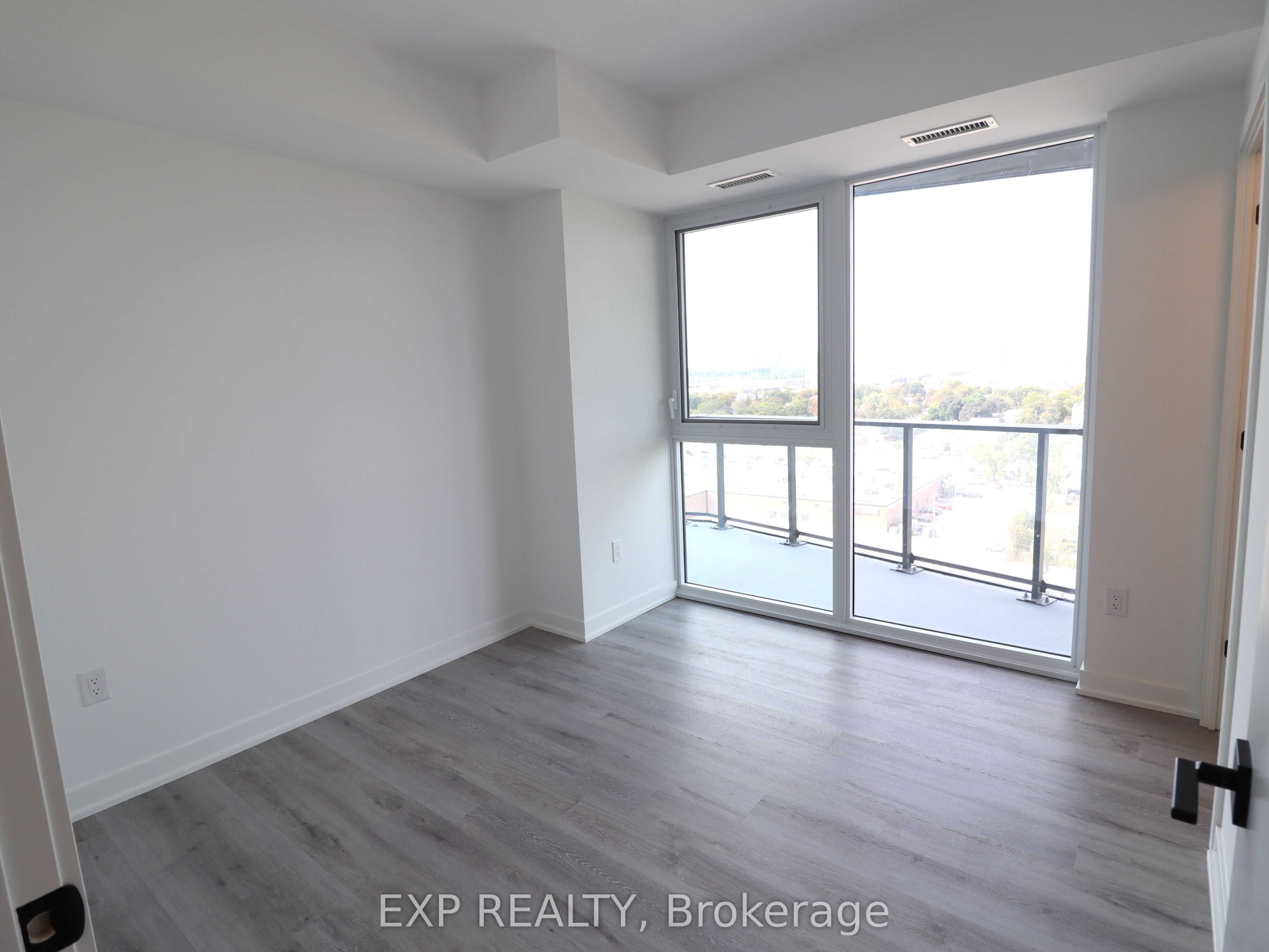 Residential Lease in Toronto W08 4