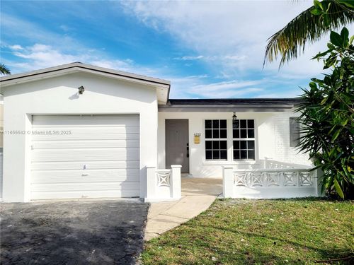 4230 52nd Ave, Lauderdale Lakes, FL, 33319-4671 | Card Image