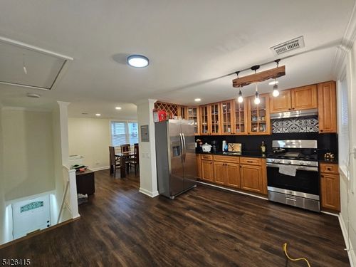 e2-1605 Wood Ave, Roselle, NJ, 07203-3078 | Card Image