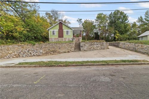 5617 Indiana Ave, Kansas City, MO, 64130-4049 | Card Image