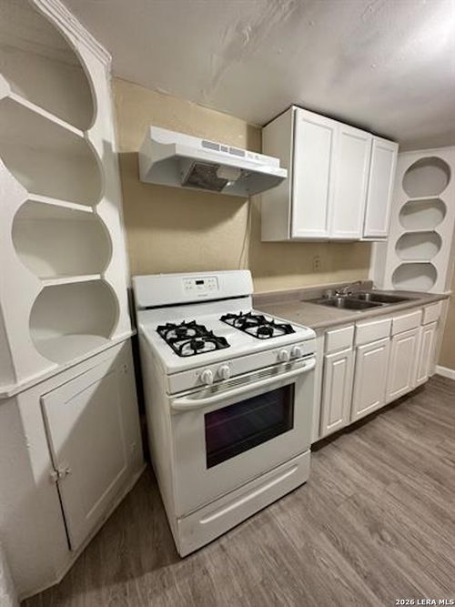 c-314 N Nueces, San Antonio, TX, 78207-3429 | Card Image