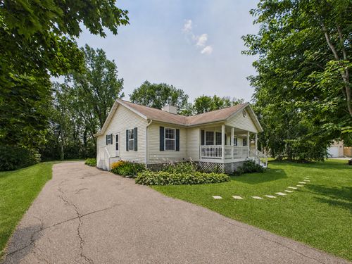 417 Countryside Dr Se, Montgomery, MN, 56069-1728 | Card Image