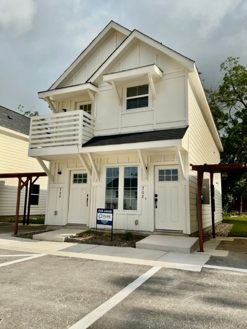 702-2002 W 2nd St, Taylor, TX, 76574-2550 | Card Image