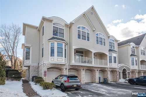 301 Kensington Ln, Livingston, NJ, 07039-8254 | Card Image