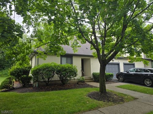 41 Arbor Cir, Basking Ridge, NJ, 07920-3167 | Card Image