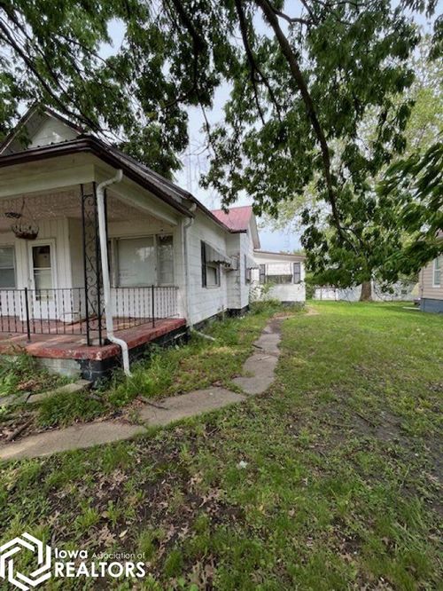 649 N Main St, Centerville, IA, 52544-1413 | Card Image
