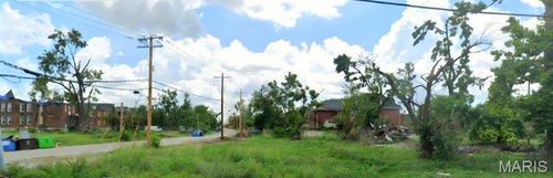 916 Clarendon, St Louis, MO, 63108 | Card Image