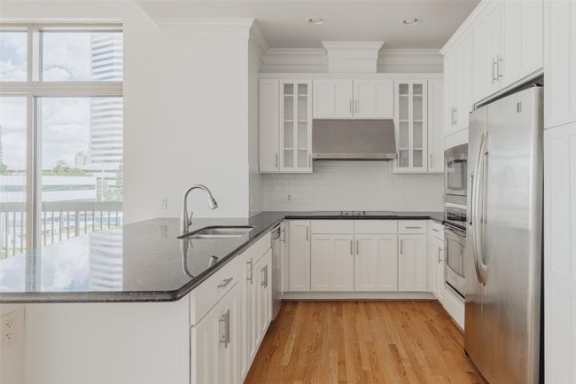 APT-502 - 2211 Briarglen Dr, Condo with 2 bedrooms, 2 bathrooms and 2 parking in Houston TX | Image 4