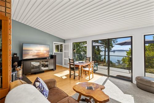 2530 Spring Beach Dr, Gabriola Island, BC, V0R1X7 | Card Image