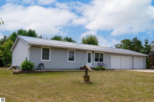 1004 Bishop Ln, Lake Isabella, MI, 48893-9353 | Card Image