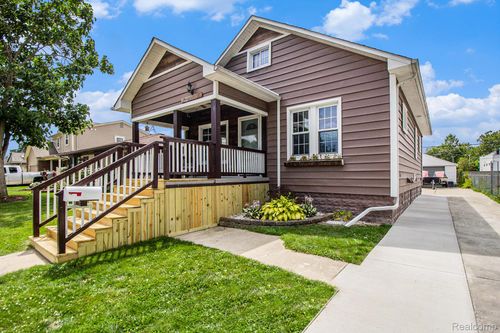 28207 Gladstone St, Saint Clair Shores, MI, 48081-2932 | Card Image