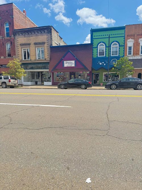 129 S Cochran Ave, Charlotte, MI, 48813-1509 | Card Image