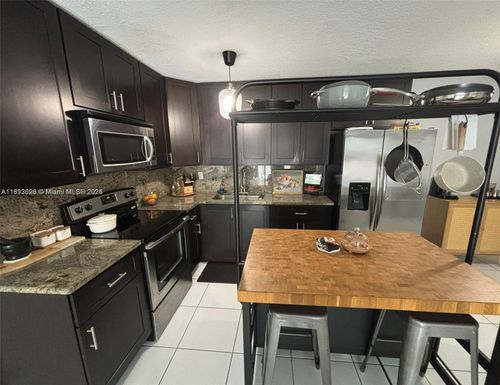 apt-i17-7208 Fairway Dr, Miami Lakes, FL, 33014-6914 | Card Image