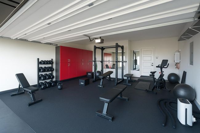 Gym with electric panel | Image 13