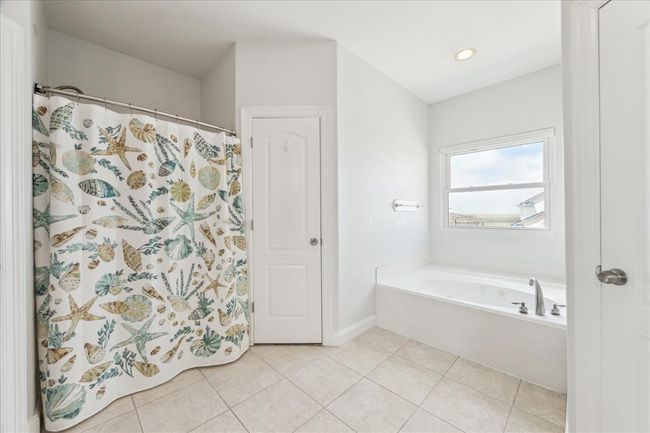 138 Isles End Rd, House other with 4 bedrooms, 3 bathrooms and 2 parking in Tiki Island TX | Image 16