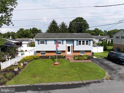 501 Cara Ct, MARTINSBURG, WV, 25401-2409 | Card Image