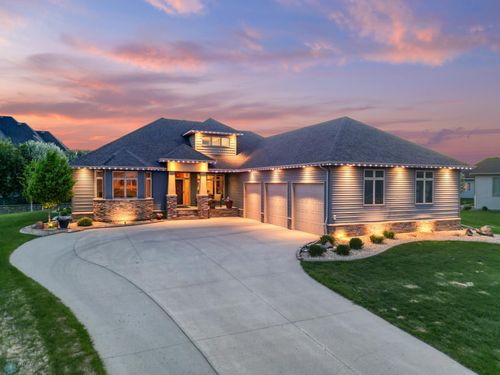 6009 27th St S, Fargo, ND, 58104-7136 | Card Image