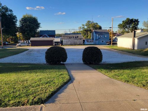 91 W 5th St, Dallas City, IL, 62330-1171 | Card Image