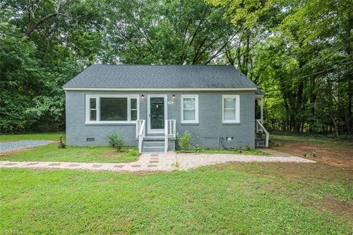 303 Cleveland St, Mebane, NC, 27302-8105 | Card Image