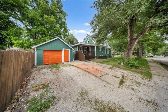 Functional 1 car garage | Image 46