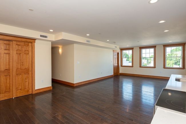 2 - 44 Maple St, Condo with 1 bedrooms, 1 bathrooms and null parking in Danvers MA | Image 7
