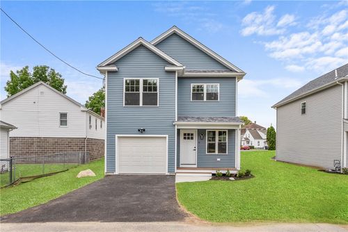 9 Kinsman St, Cumberland, RI, 02864-7906 | Card Image