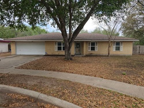 1413 Las Palmas Cir, Beeville, TX, 78102-2914 | Card Image