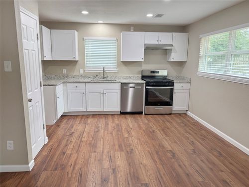 7428 Beckwood Dr, Fort Worth, TX, 76112-5908 | Card Image