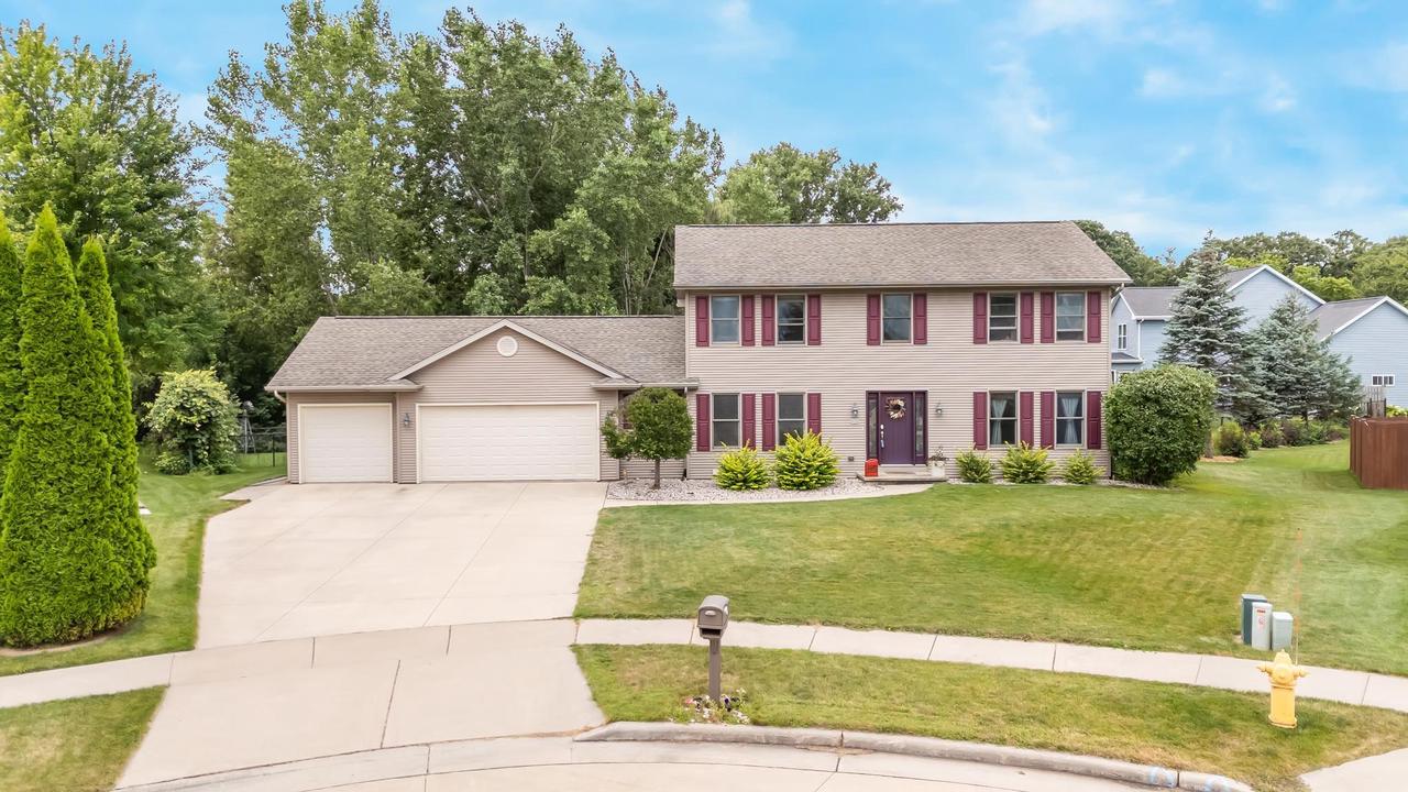 Hallie Hollow Ct, Oshkosh, WI 54904