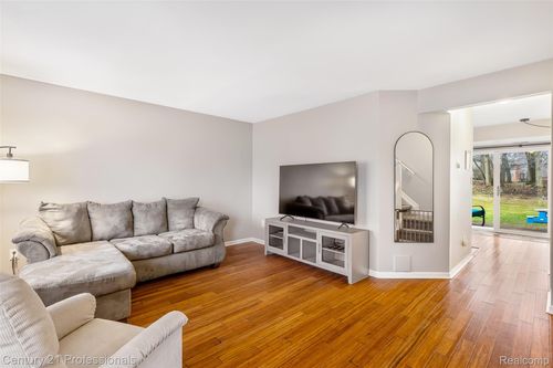 2-1594 Streamwood Court Court, Rochester Hills, MI, 48309 | Card Image