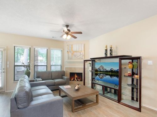 10 W Lasting Spring Cir, The Woodlands, TX, 77389-4329 | Card Image