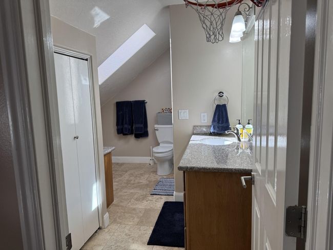 Upstairs Bathroom 2 | Image 43