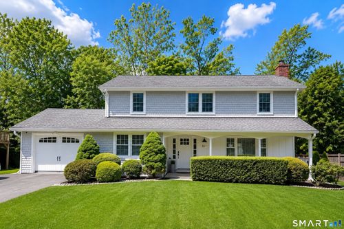 82 Three Lakes Dr, Stamford, CT, 06902-8333 | Card Image