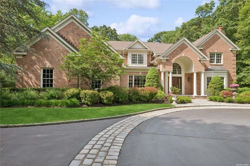 5 Peacock Ln, Glen Head, NY, 11545-2928 | Card Image