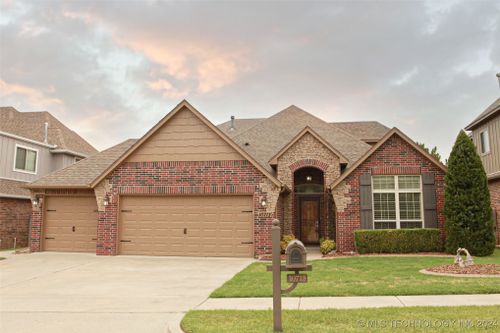 10713 S Sycamore Street, Jenks, OK, 74037 | Card Image